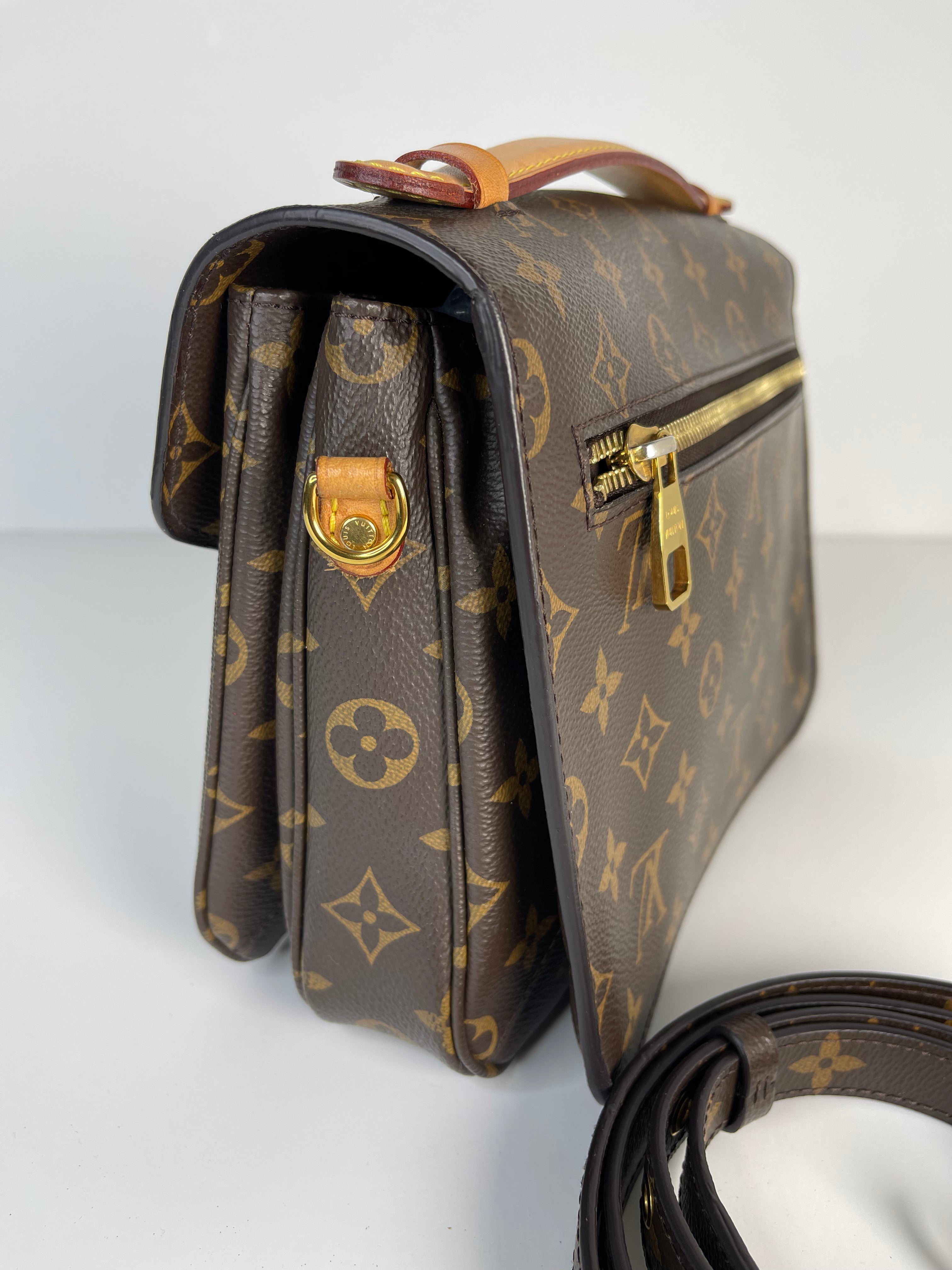 Louis Vuitton Pochette Métis Monogram Crossbody Bag