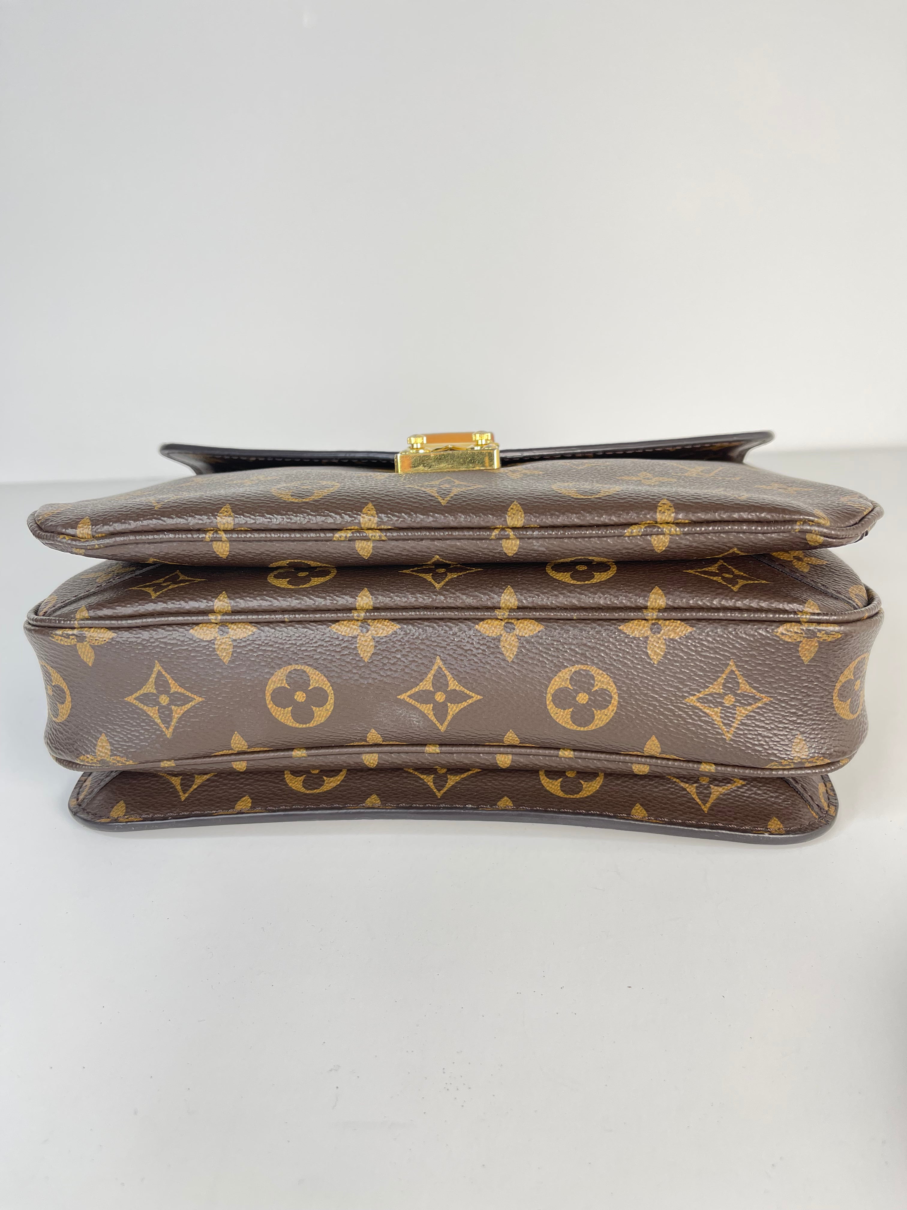 Louis Vuitton Pochette Métis Monogram Crossbody Bag