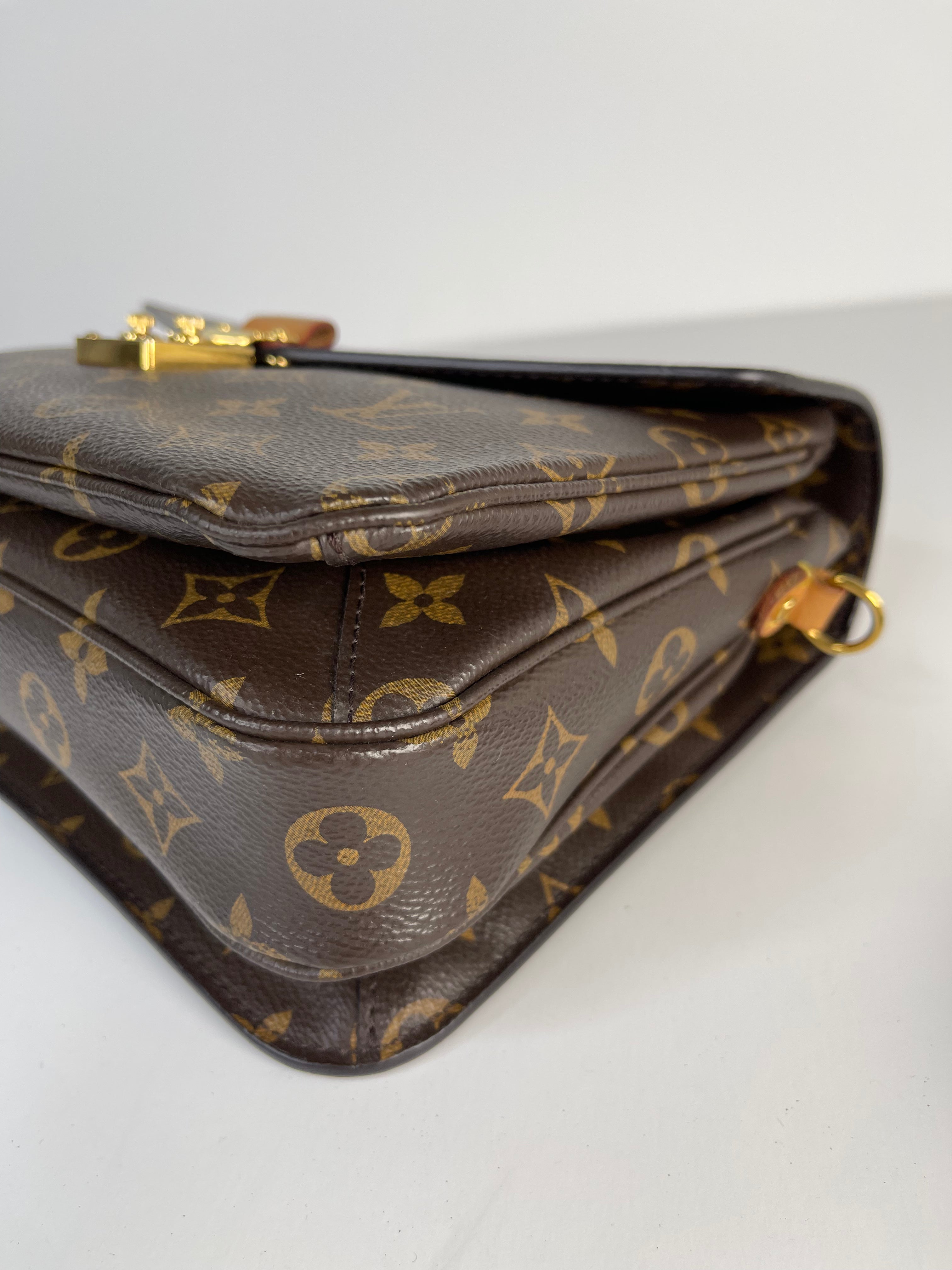 Louis Vuitton Pochette Métis Monogram Crossbody Bag